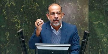 نماینده مخالف با استیضاح وزیر صمت: جوری حرف می‌زنند که انگار با عزل وزیر صمت خودرو و یخچال ارزان می‌شود