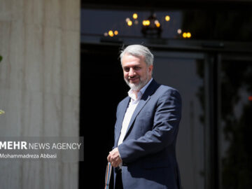 واکنش فاطمی امین به شایعه برکناری: شوخی نکنید!