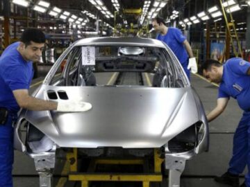 وزارت صمت به عرضه فولادسازان در بورس کالا ورود کند| خودروسازان فقط چهار ماهه پول می دهند