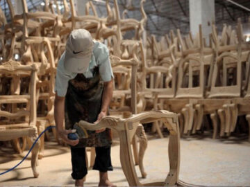 حذف تدریجی کارگاره‌های کوچک مقیاس از گردونه تولید