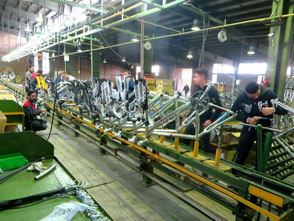 چرخ تولید در «آساک دوچرخ» کند میچرخد| پا در رکاب صادرات از قوچان تا آمریکای جنوبی