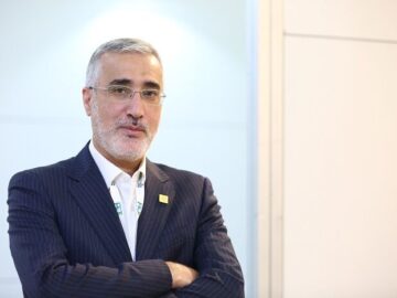 ۳۹ همت نقدینگی زنجیره دارو در دست دولت و بیمه ها| تسهیلات ۱۵ همتی صنعت دارو در حد وعده ماند