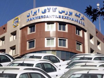 رییس جمهور به تقابل شورای رقابت و خودروسازان ورود کند| مشتریان بازنده اصلی بازار خودرو