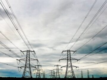 تعیین قیمت برق بر اساس نظام عرضه و تقاضا| ۱۵ هزار مگاوات کسری داریم