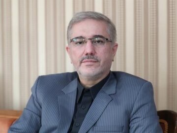 برای ماندگاری کادر درمان در مراکز درمانی دولتی، مشوق‌ لازم است