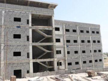 بهره‌برداری ۲ هزار طرح بهداشتی و درمانی| ۵۰ هزار تخت بیمارستانی در حال ساخت است