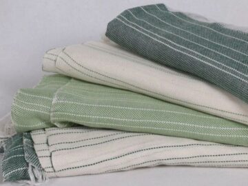 دست تولیدکنندگان کوتاه از پشم شتر آذربایجان| اروپا و حوزه خلیج فارس؛ خواهان پارچه های دست بافت ایران