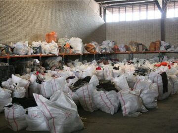 کشف ۲ میلیارد تومان پوشاک قاچاق در بازار تهران