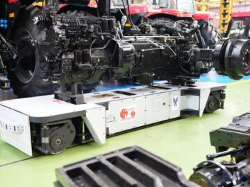 رونمایی و راه اندازی از اولین سیستم حمل و نقل درون کارگاهی رباتیک طراحی و ساخت شده در کشور