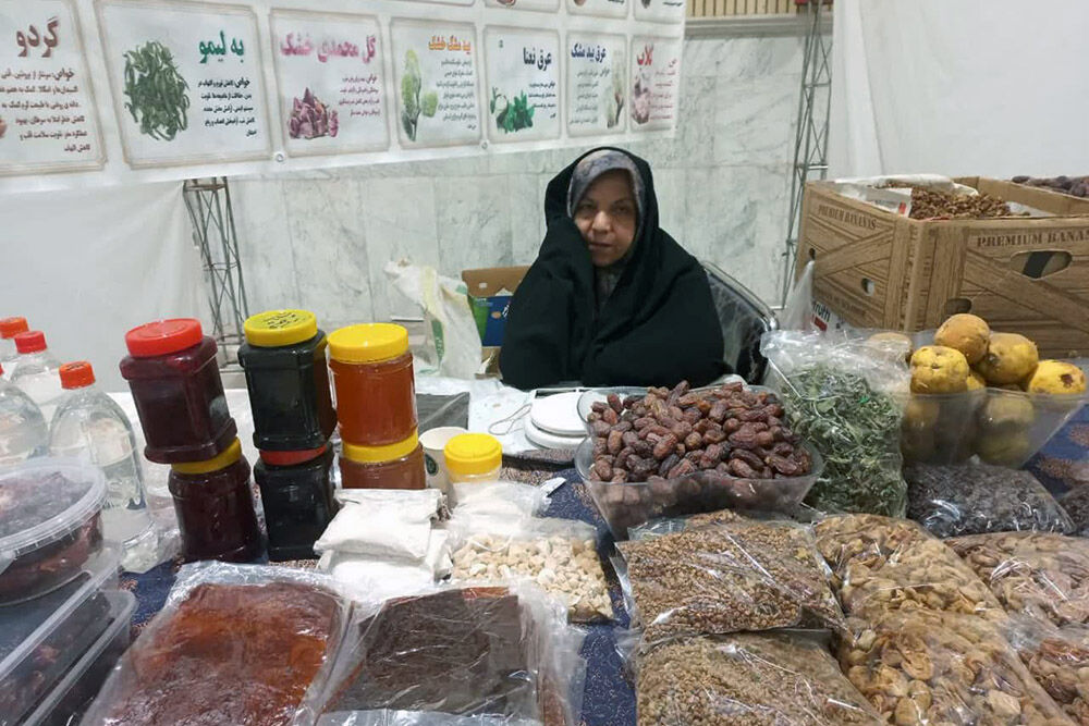 زنانی کارآفرین قم چشم انتظار بازارچه‌های دائمی| «شمیم» طرحی برای اشتغال و توانایی