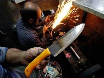 قدمت چاقوی زنجان به۱۸ قرن پیش برمی گردد|فعالیت افراد با تحصیلات عالی در رشته چاقوسازی!