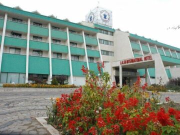 مسافران نوروزی در مراکز اقامتی اردبیل ۳۰ درصد تخفیف می‌گیرند