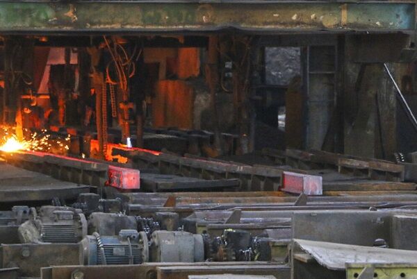 صنایع فولاد آذربایجان شرقی در بن بست| تولید به کُما رفت